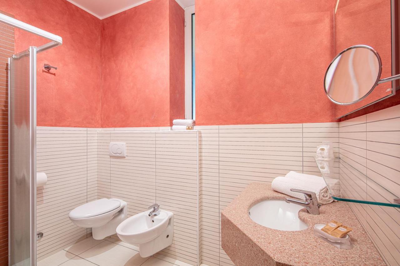 Hotel Parigi Bibione Bagian luar foto