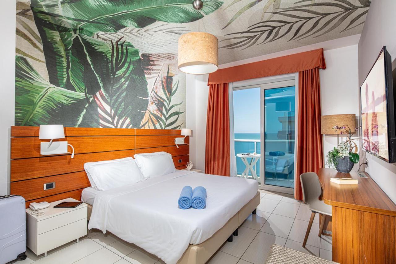 Hotel Parigi Bibione Bagian luar foto