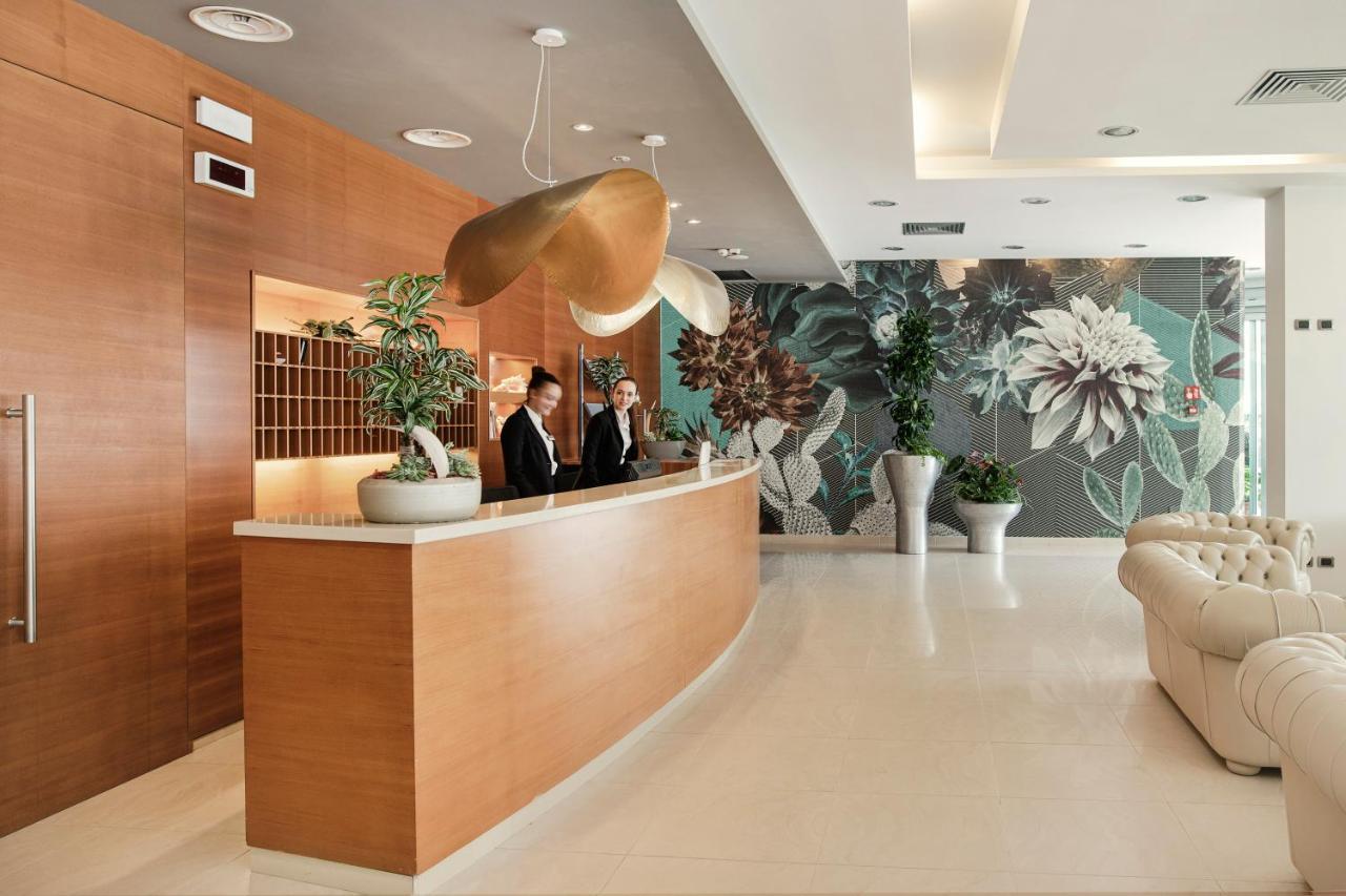 Hotel Parigi Bibione Bagian luar foto