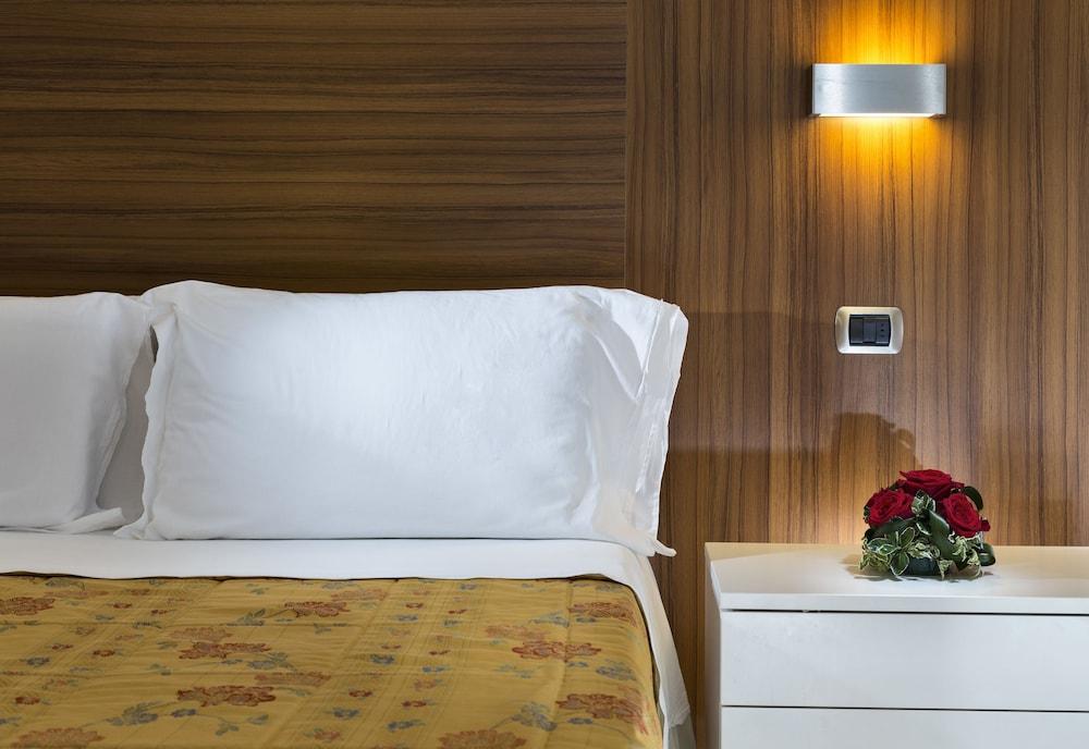 Hotel Parigi Bibione Bagian luar foto