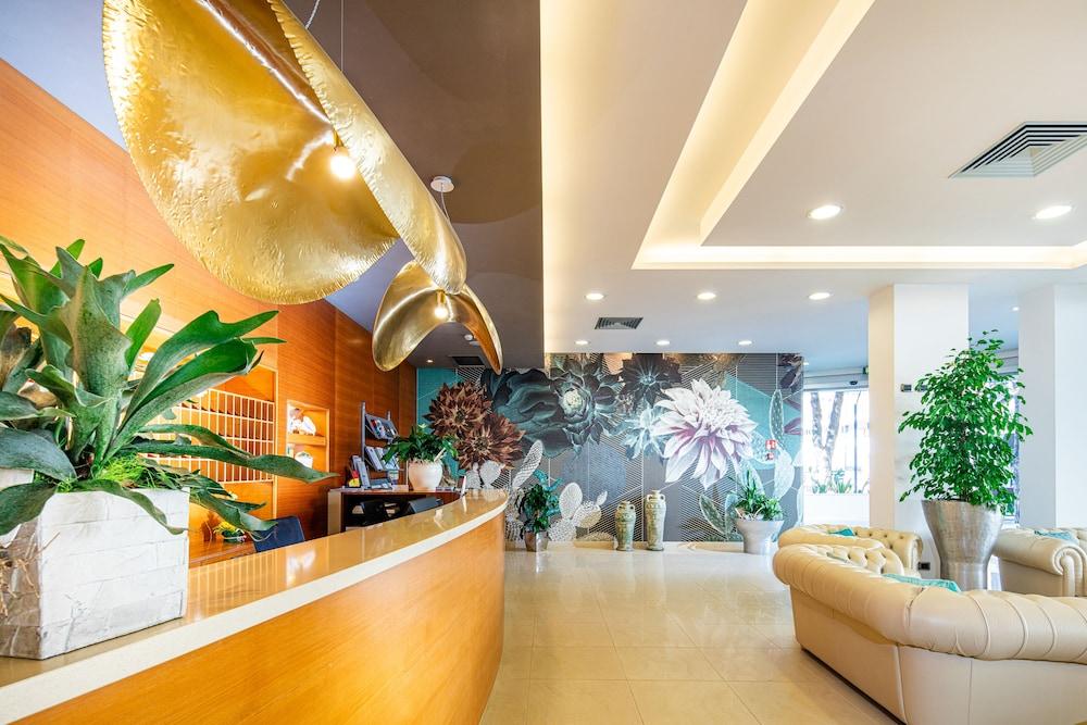 Hotel Parigi Bibione Bagian luar foto