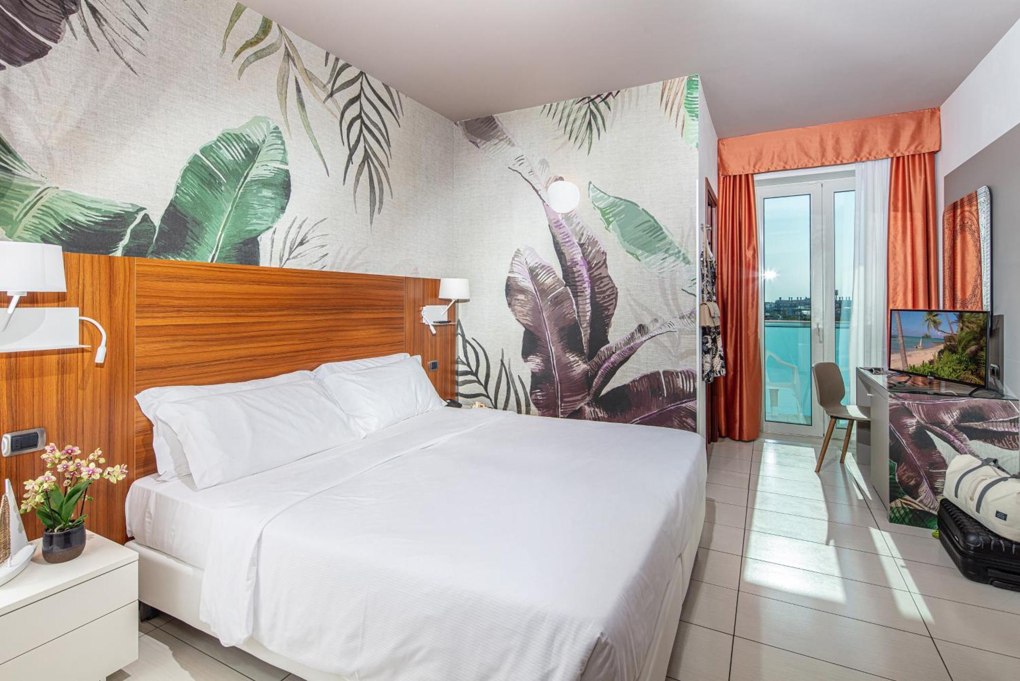 Hotel Parigi Bibione Bagian luar foto