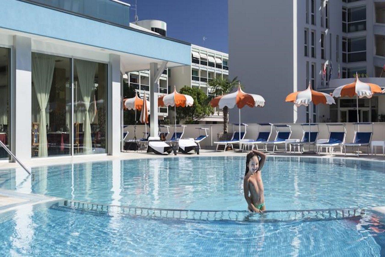 Hotel Parigi Bibione Bagian luar foto