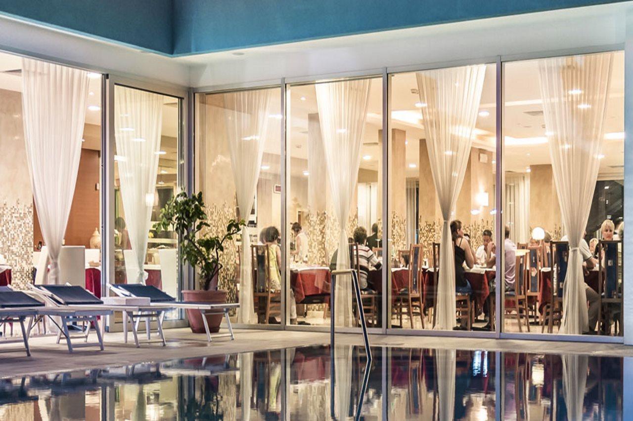 Hotel Parigi Bibione Bagian luar foto