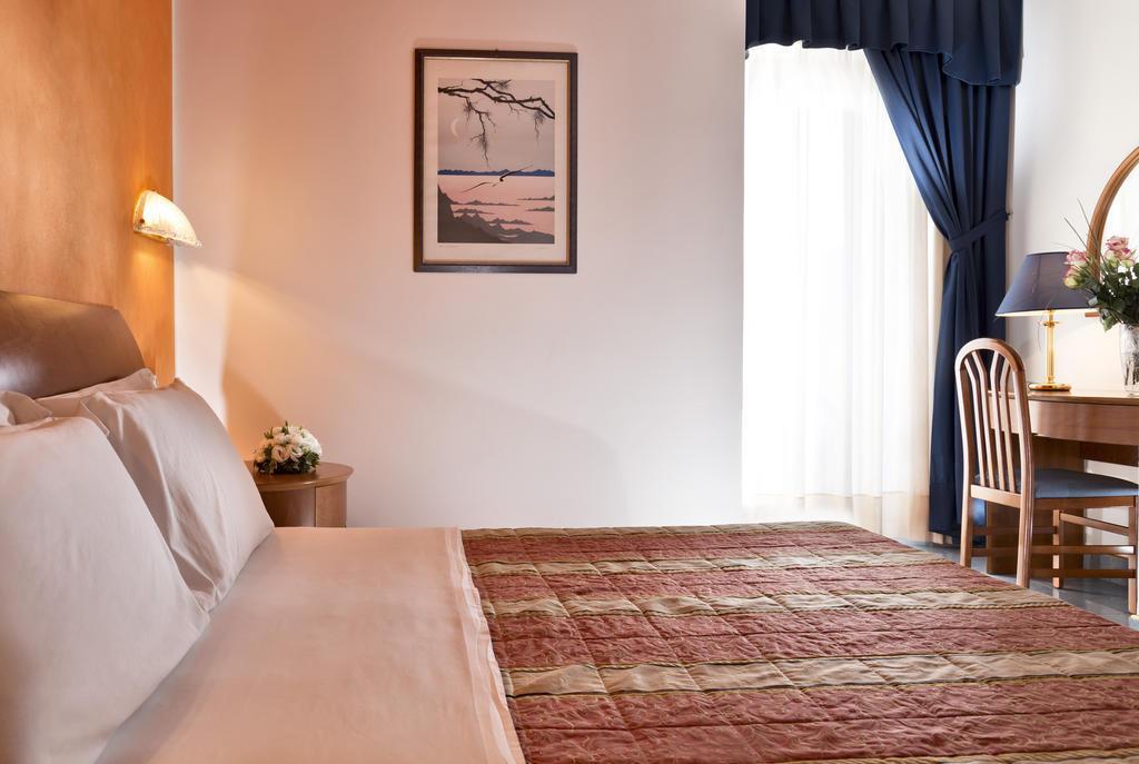 Hotel Parigi Bibione Bagian luar foto