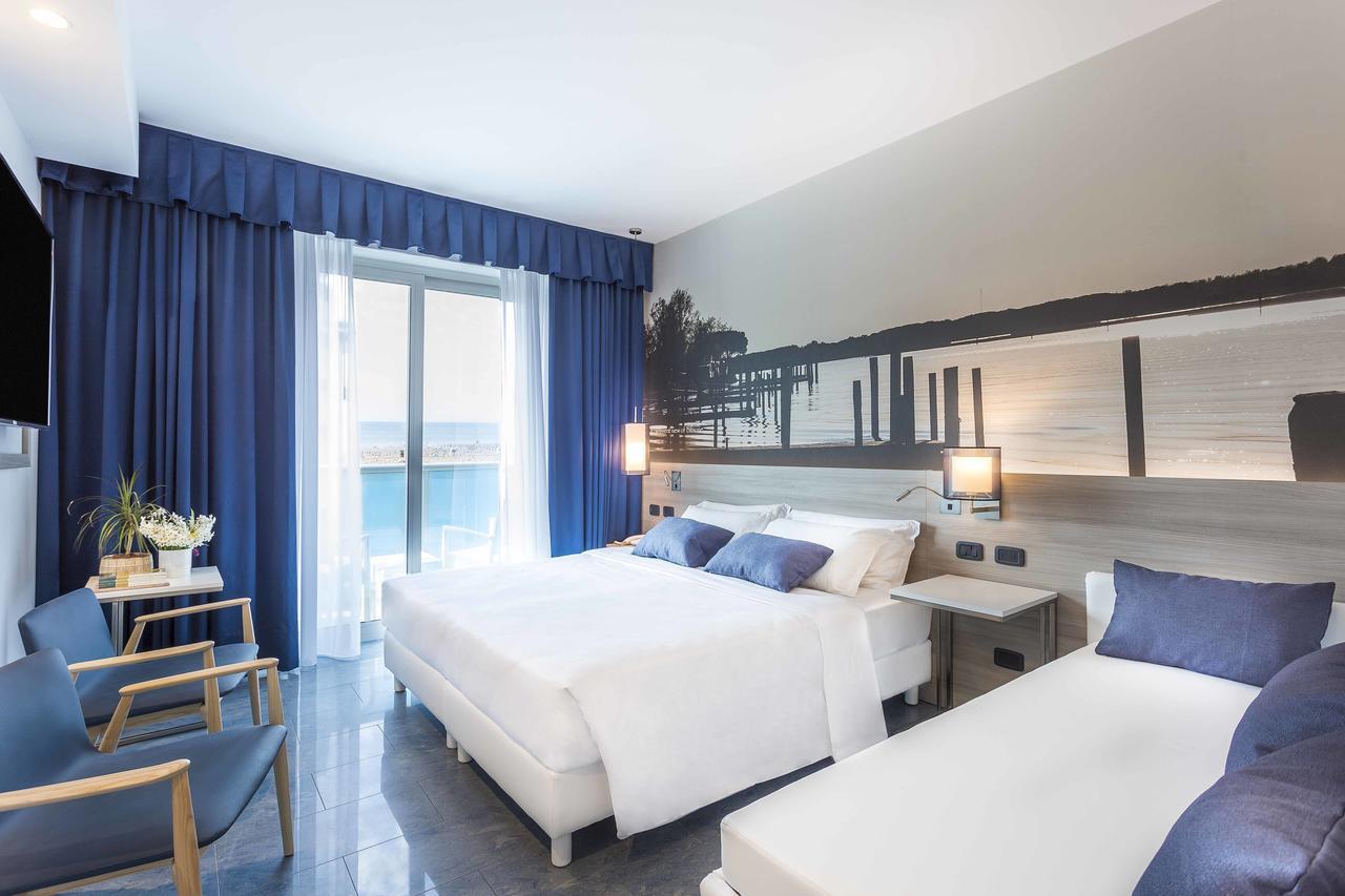 Hotel Parigi Bibione Bagian luar foto