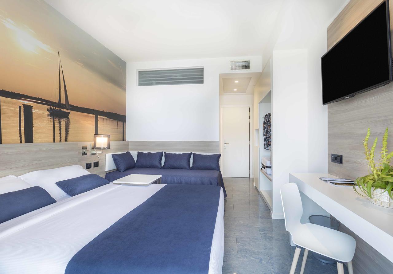 Hotel Parigi Bibione Bagian luar foto
