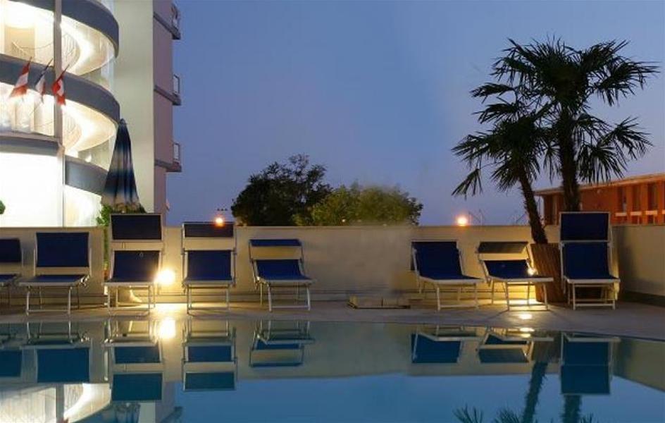 Hotel Parigi Bibione Bagian luar foto