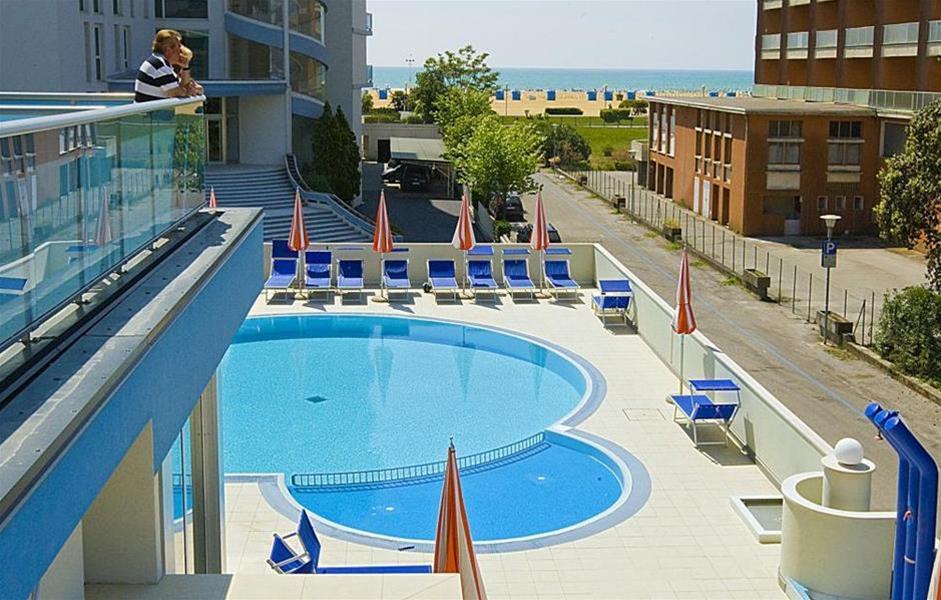 Hotel Parigi Bibione Bagian luar foto