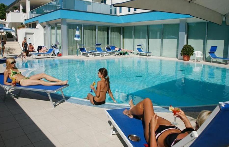 Hotel Parigi Bibione Bagian luar foto