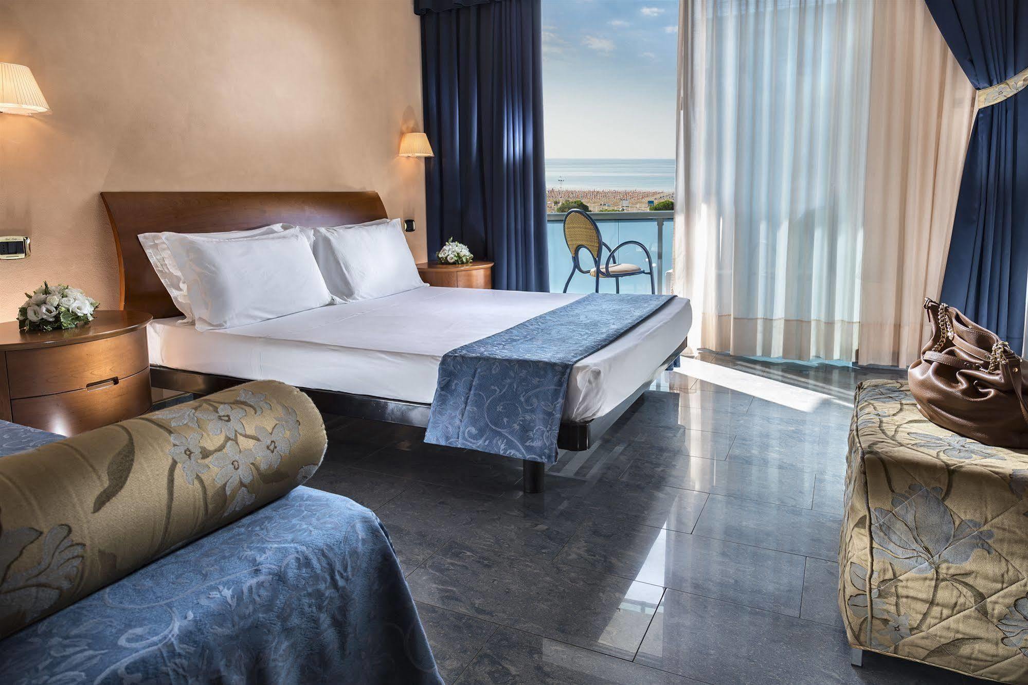 Hotel Parigi Bibione Bagian luar foto