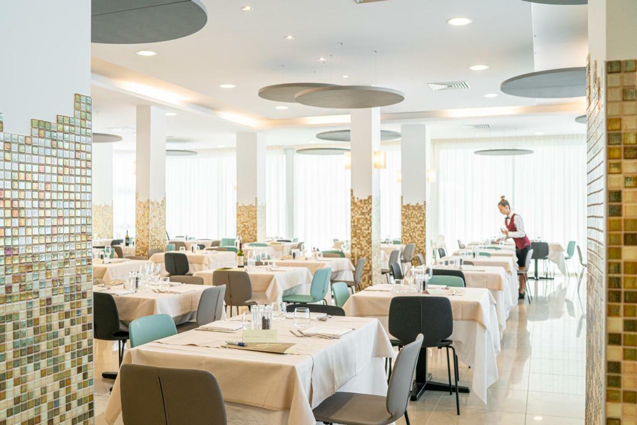Hotel Parigi Bibione Bagian luar foto