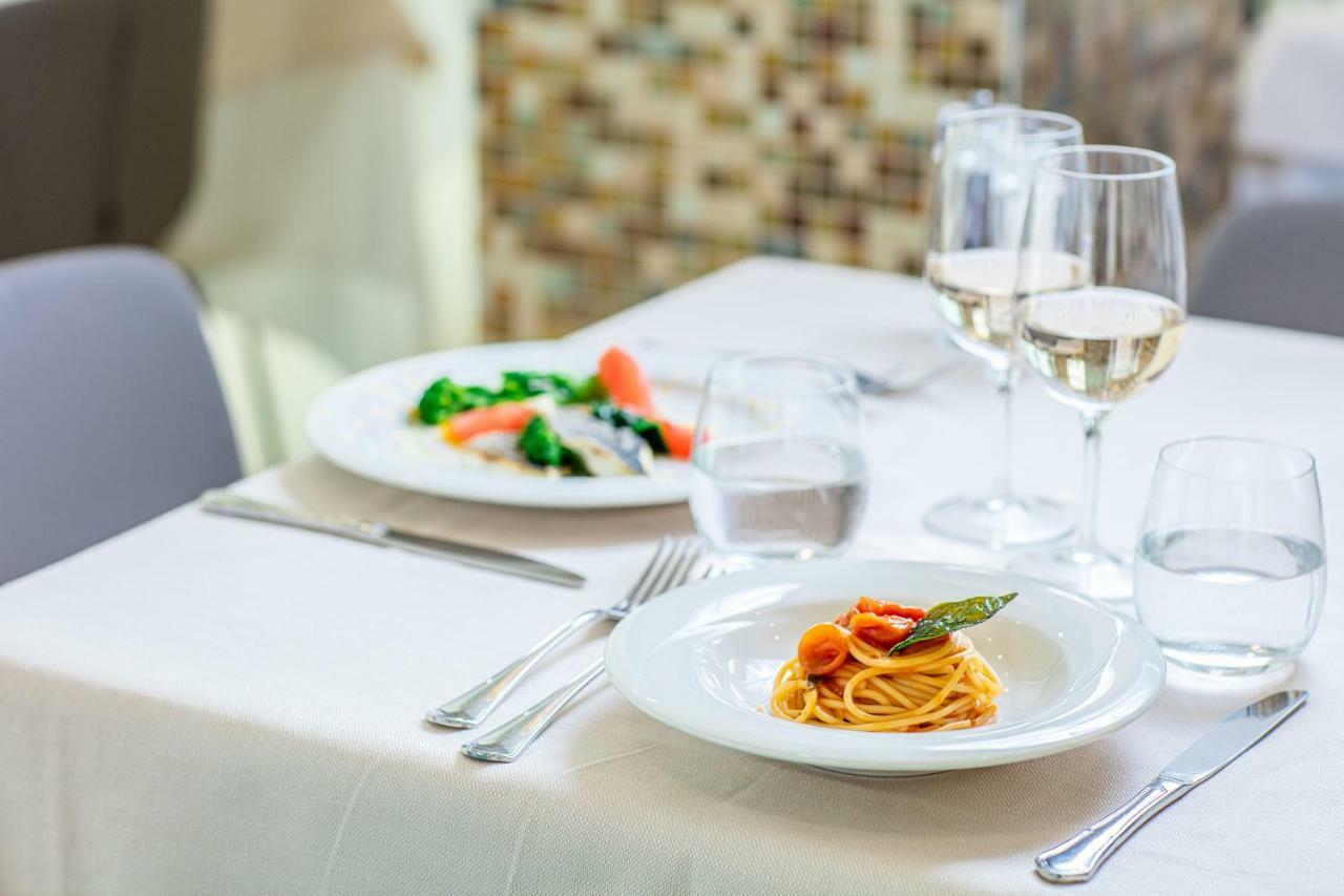 Hotel Parigi Bibione Bagian luar foto