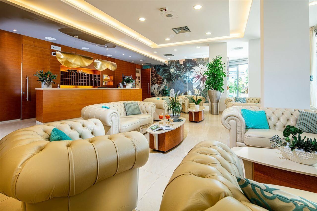 Hotel Parigi Bibione Bagian luar foto