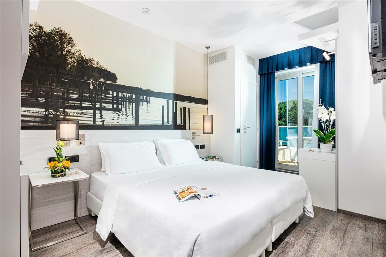 Hotel Parigi Bibione Bagian luar foto